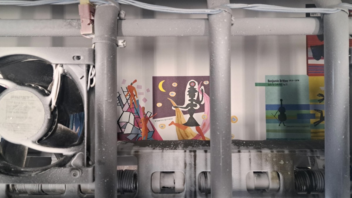 Leporello vol. 1 — Debussy & Britten Illustraties: Olivia Ettema Vormgeving: Anke Boeren Opnames: Pieter de Koe (cello) & Rik Kuppen (piano) Opnameleiding en mix: Lilita Dunska